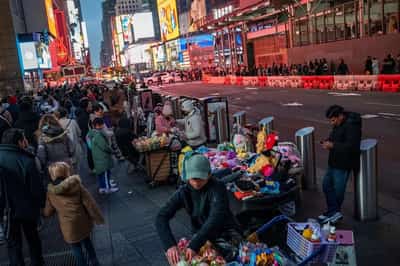 Image for World Bank says global growth stabilizing but well below pre-pandemic levels