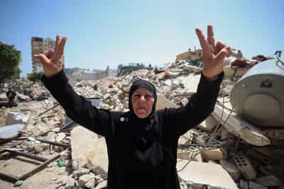 Image for Lebanese return to 'unliveable' areas as ceasefire with Israel mostly holds