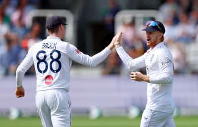 Image for Cricket-England reduce Pakistan to 53-3 to close in on victory