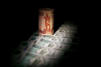 Image for U.S. stops Russian bond payments in bid to raise pressure on Moscow