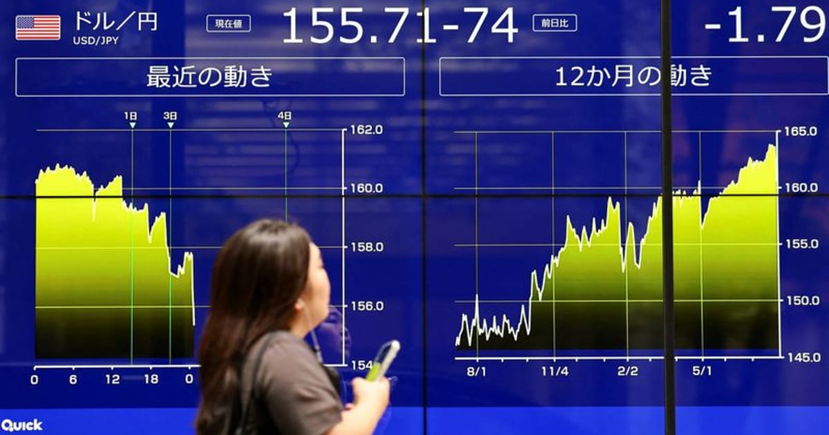 Yen clings to gains but bond pressure builds