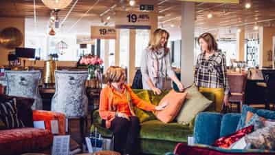 Image for Retailers must deliver better on- and offline experiences or miss out on reduced peak season budgets
