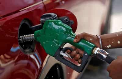 Image for Oil falls as US and allies look to boost supply, unchoke Strait of Hormuz
