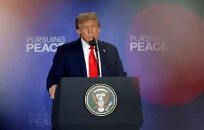 Image for Trump says no imminent plans to penalize China for buying Russian oil