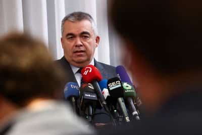 Image for Spanish PM Sanchez resists call for elections, promises overhaul over graft case