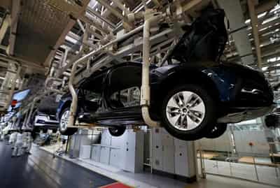 Image for Czech Republic joining Italy to fight carmakers’ CO2 fines