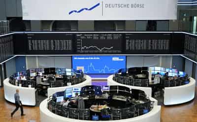 Image for European shares fall on healthcare, financials drag; focus on US-EU trade deal