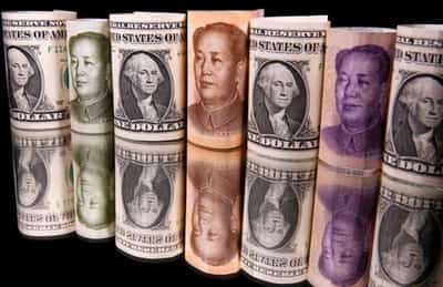 Image for Dollar edges lower as investors wait on Fed’s Powell