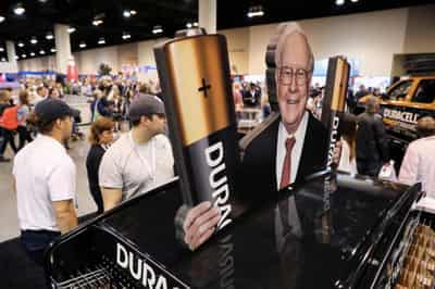 Image for Buffett&#8217;s Berkshire rebounds from pandemic&#8217;s depths, buys back more stock