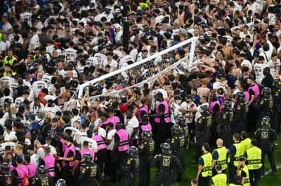 Image for Soccer-Paris erupts in euphoria before skirmishes as PSG win Champions League