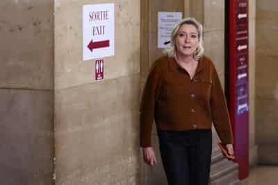 Image for French prosecutors seek 5-year ban from public office for Le Pen in appeal trial