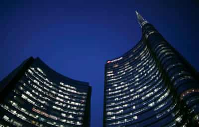 Image for UniCredit to pay bonus, replace 850 older branch staff in Italy