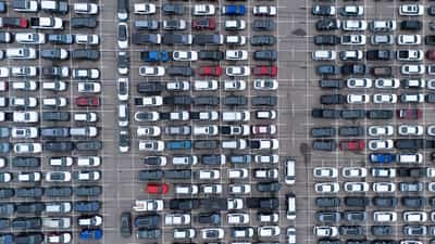 Image for Trump eases auto tariffs burden as Lutnick touts first foreign trade deal