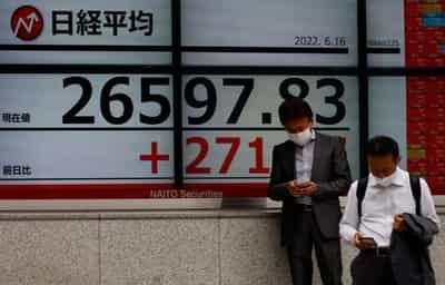 Image for European shares struggle ahead of U.S. jobs data