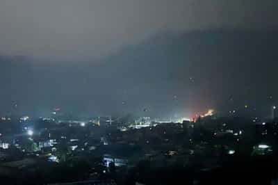 Image for Airlines re-route, cancel flights due to India-Pakistan fighting