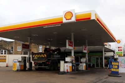 Image for Shell's profit more than doubles to $9.8 billion as Iran war boosts oil, gas prices