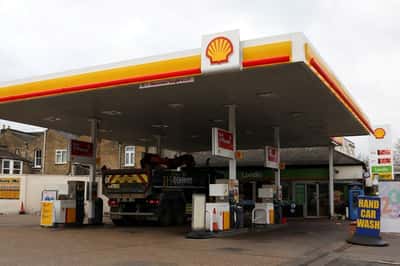 Image for Shell's profit more than doubles to $9.8 billion as Iran war boosts oil, gas prices