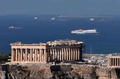 Image for Greece banks on tourists for bad loan relief