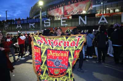 Image for Soccer-Celebrations erupt in North London after Arsenal seal Premier League title