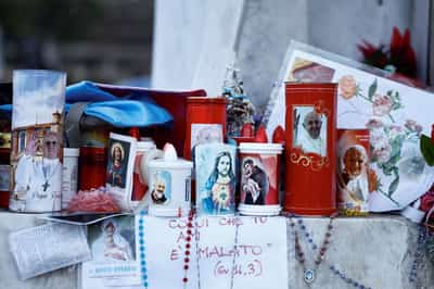 Image for Pope Francis remained stable on Tuesday, with no new crises, Vatican says