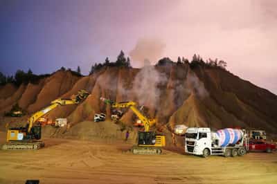 Image for Love-struck trucks and diggers: Estonia's take on 'Romeo and Juliet'