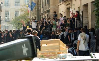 Image for France braces for day of school blockades and street protests