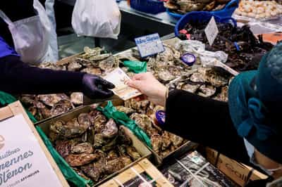 Image for French economy shrank by 0.1% in first quarter