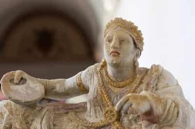 Image for Italy recovers Etruscan artefacts dug up by ‘amateurish’ tomb raiders
