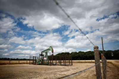 Image for Oil settles up 7% as Israel, Iran trade air strikes