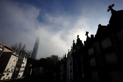 Image for EU crafts plan to give industries extra free CO2 permits this year, diplomats say