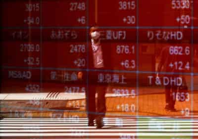 Image for Global stock rally pauses, U.S. yields touch new peaks