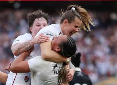 Image for Rugby-Late try gives England win over New Zealand, extends unbeaten run to 41