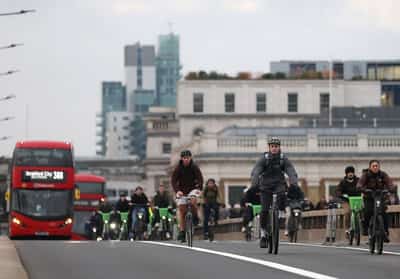Image for UK wages grew by annual 3.7% in three months to August, ONS says