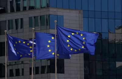 Image for EU truckmakers seek 3-year delay to 2030 CO2 targets