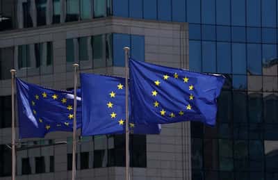 Image for EU truckmakers seek 3-year delay to 2030 CO2 targets