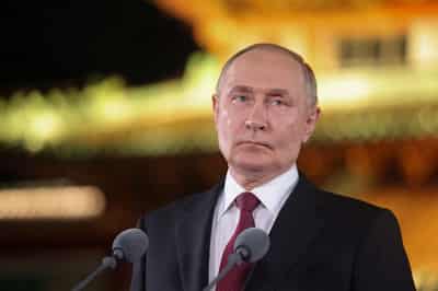 Image for Putin tells Ukraine: end war via talks or I will end it by force