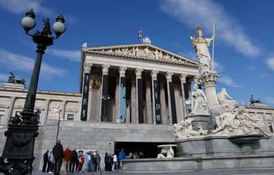 Image for EU executive starts disciplinary steps against Austria over budget deficit
