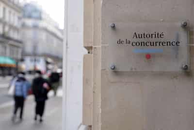Image for French anti-trust raids Paris taxi operator, France Inter reports