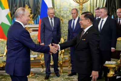 Image for Russia's Putin hosts Myanmar leader, talks up energy projects