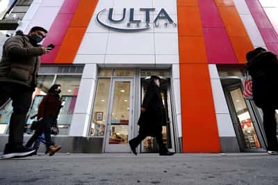 Image for Retailers tap AI shopping traffic but fight to keep customer data