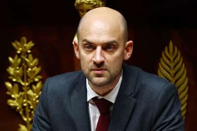 Image for France supports suspension of EU-US trade deal, foreign minister says