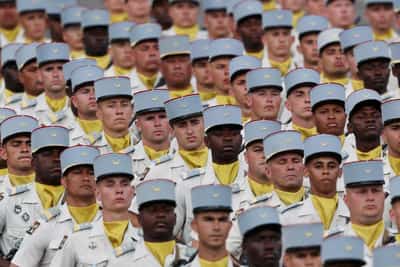 Image for France showcases 500 pro-Ukraine troops at Bastille Day