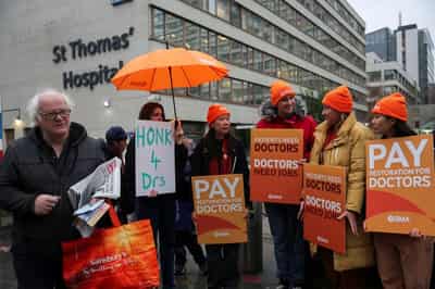 Image for Resident doctors in England due to vote on extending strike mandate