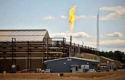 Image for Oil edges higher on expected further draw in crude inventories