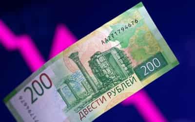 Image for Rouble rebounds, oil jumps back above $100