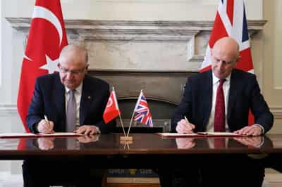 Image for UK and Turkey sign multi-billion-pound air defence deal