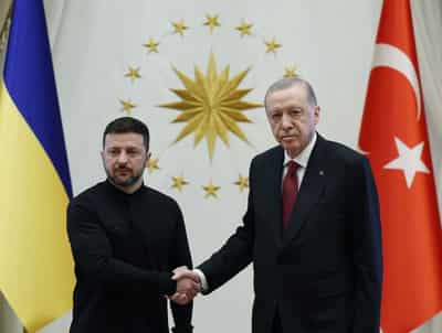 Image for Erdogan tells Zelenskiy that Turkey to host him, Putin when they are ready