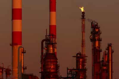 Image for Oil prices to rise further on Monday as Mideast war escalates
