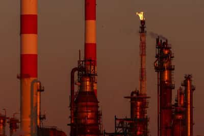 Image for Oil prices to rise further on Monday as Mideast war escalates