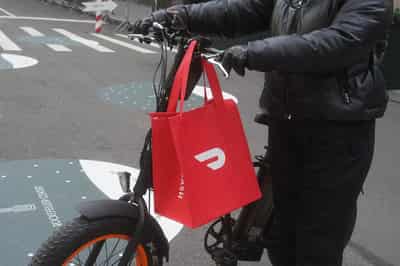 Image for Exclusive-Doordash held talks with UK’s Deliveroo on takeover, sources say